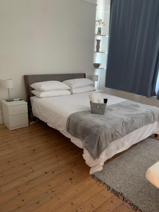 Spacious Holiday Home! لندن المظهر الخارجي الصورة